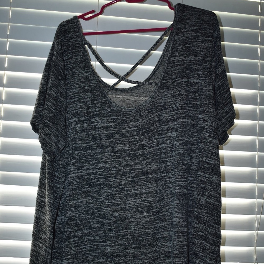 Women’s plus size short sleeve shirt